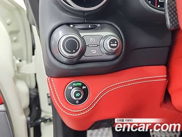 Ferrari 포르토피노 M 3.9 V8, 2023 18