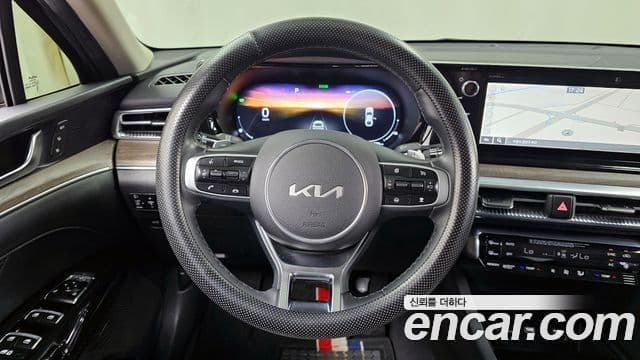Kia K5 гибрид 3세대 Signature, 2022 13