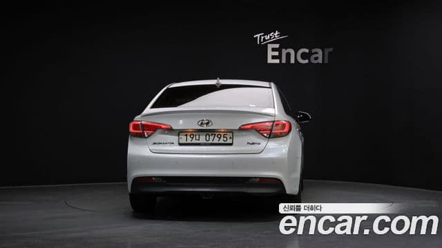 Hyundai LF Sonata гибрид Premium, 2017 4