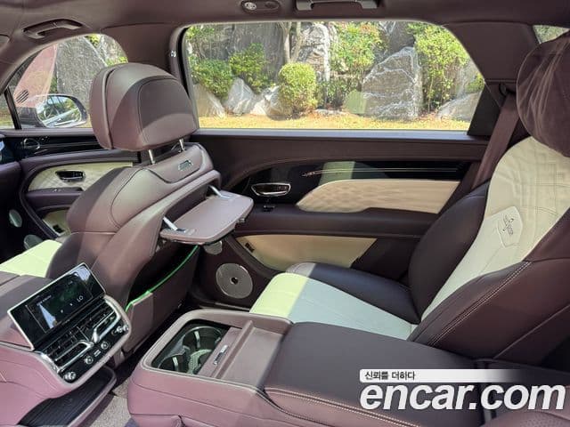 Bentley Bentayga 4.0 V8 EWB first Edition, 2024 1