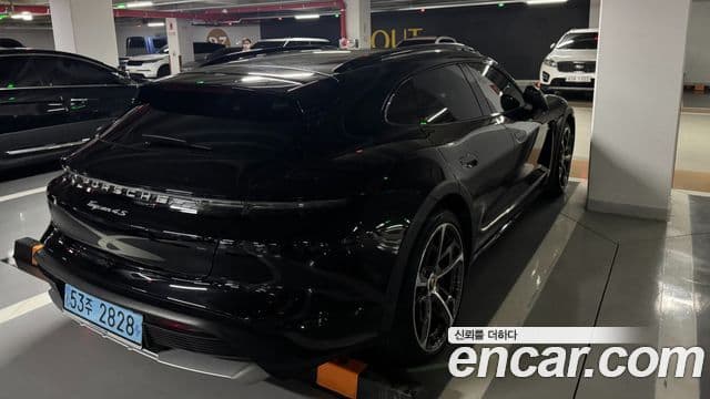 Porsche 타이칸 4S Cross Turismo, 2024 3