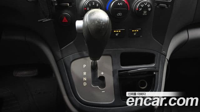 Hyundai Grand Starex CVX Deluxe, 2012 9