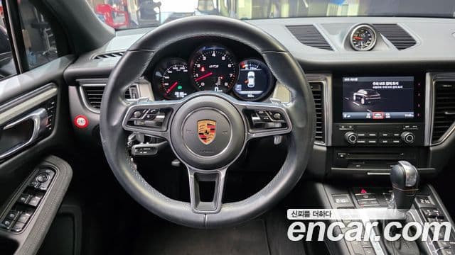 Porsche Macan 95B, 2018 13