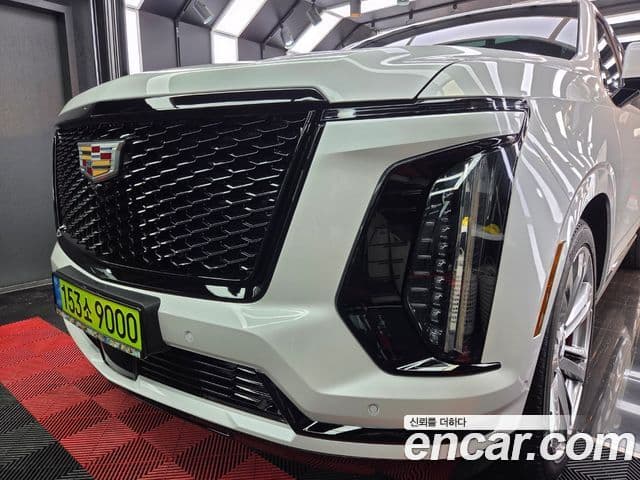 Cadillac Escalade 5세대 ESV Sport Platinum, 2025 2