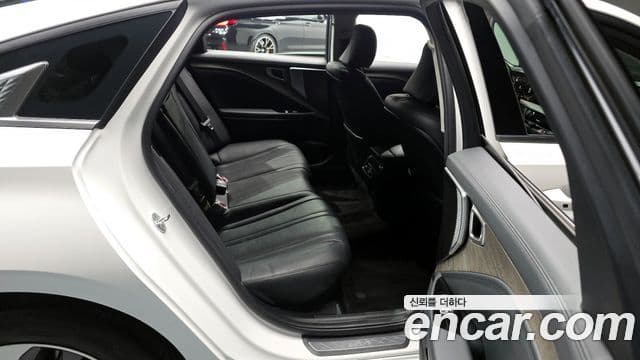 Kia K8 гибрид Noblesse Light, 2023 12