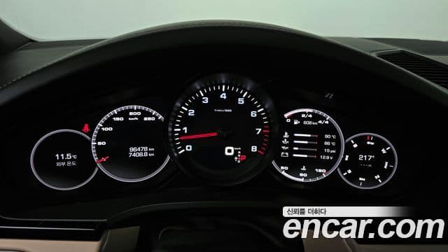 Porsche Cayenne (PO536), 2019 8