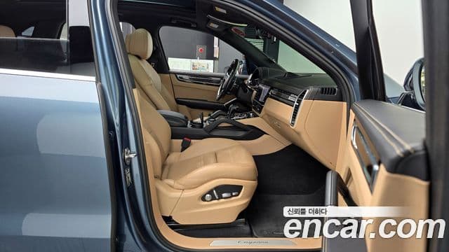 Porsche Cayenne (PO536), 2019 10