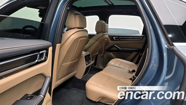 Porsche Cayenne (PO536), 2019 12