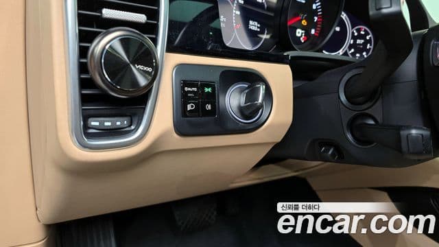 Porsche Cayenne (PO536), 2019 19