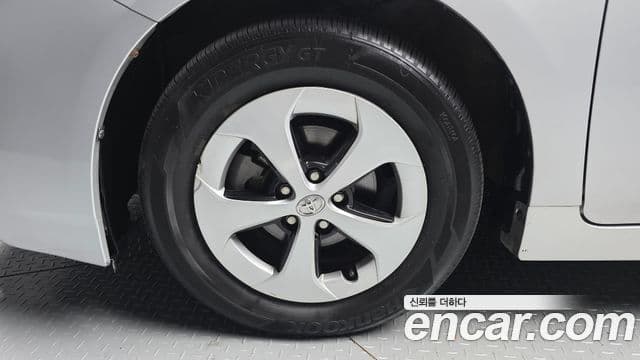 Toyota 프리우스 1.8 E, 2015 все фото