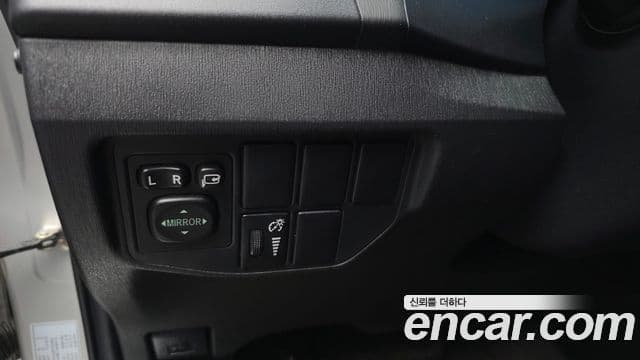 Toyota 프리우스 1.8 E, 2015 17