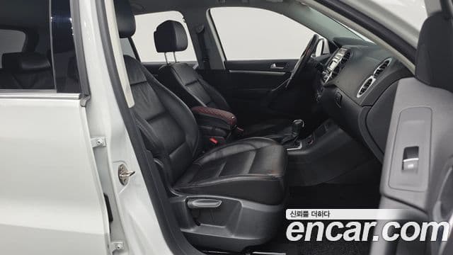 Volkswagen New Tiguan 5N, 2016 11