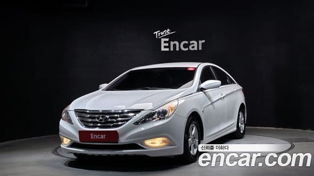 Hyundai YF Sonata LPI Deluxe, 2011 1