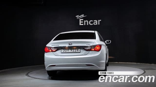 Hyundai YF Sonata LPI Deluxe, 2011 4