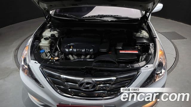 Hyundai YF Sonata LPI Deluxe, 2011 6