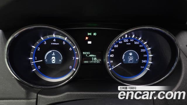 Hyundai YF Sonata LPI Deluxe, 2011 8