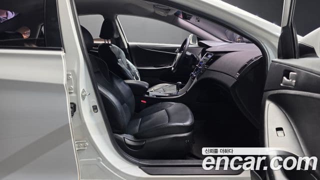 Hyundai YF Sonata LPI Deluxe, 2011 10