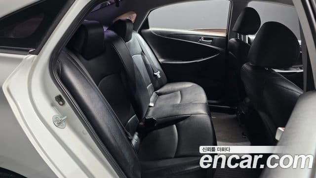 Hyundai YF Sonata LPI Deluxe, 2011 12