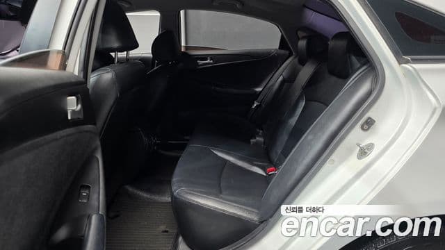 Hyundai YF Sonata LPI Deluxe, 2011 13