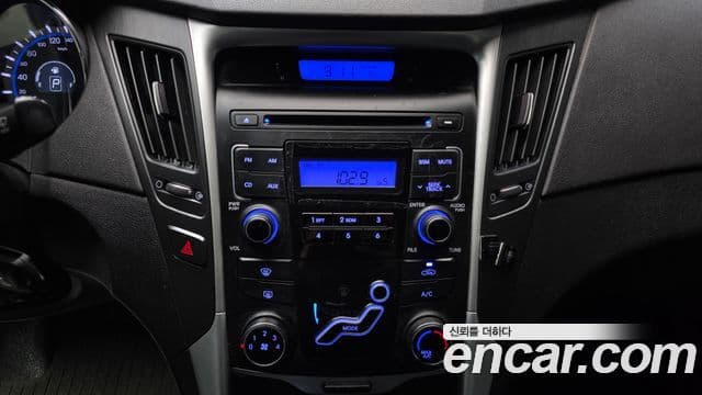 Hyundai YF Sonata LPI Deluxe, 2011 15