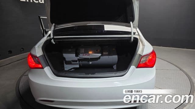 Hyundai YF Sonata LPI Deluxe, 2011 20