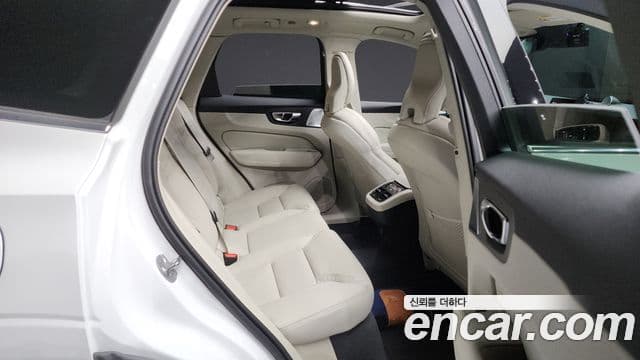 Volvo XC60 2세대 B5 Ultra Bright, 2026 12