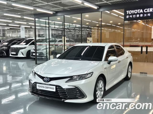 Toyota 캠리 (XV70) 2.5 LE гибрид