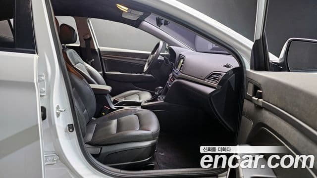 Hyundai Avante AD 1.6 GDI Value Plus, 2018 10