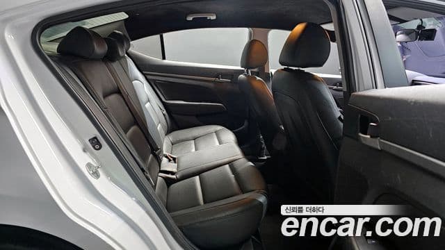 Hyundai Avante AD 1.6 GDI Value Plus, 2018 12