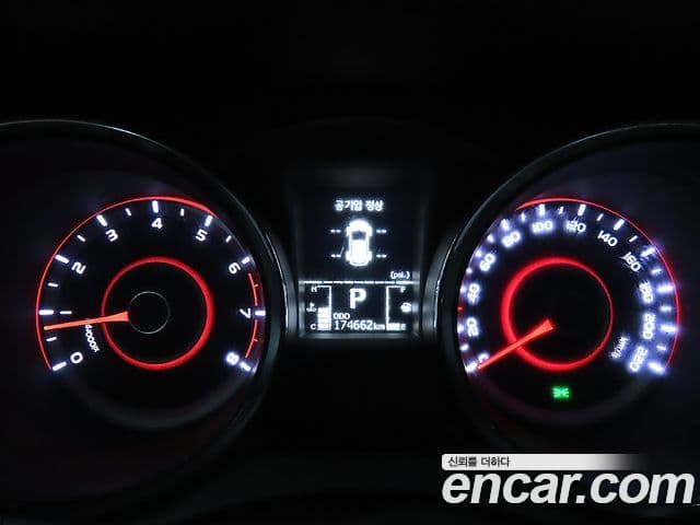 KG모빌리티(SsangYong) Tivoli топовая версия, 2015 10