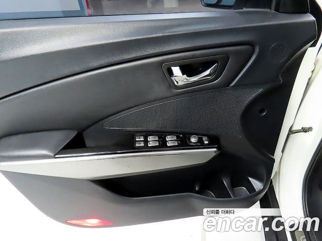 KG모빌리티(SsangYong) Tivoli топовая версия, 2015 15