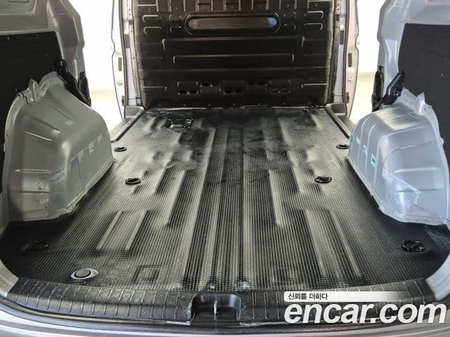 Hyundai Staria Modern, 2023 9