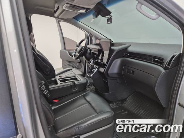 Hyundai Staria Modern, 2023 18