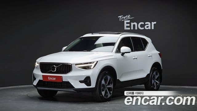 Volvo XC40 B4 Ultimate Bright, 2024 1