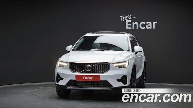 Volvo XC40 B4 Ultimate Bright, 2024 3