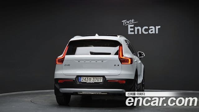 Volvo XC40 B4 Ultimate Bright, 2024 4