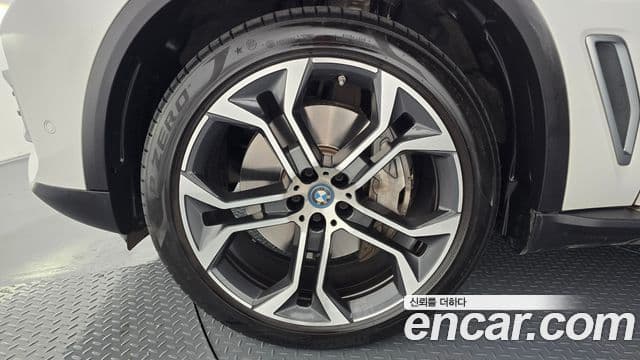 BMW X5 (G05) xDrive 45e xLine, 2023 все фото