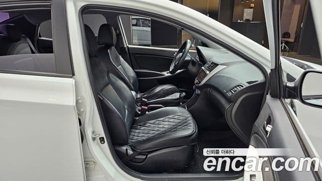 Hyundai Accent(новый кузов / новое поколение) 1.6 GDI top, 2012 10