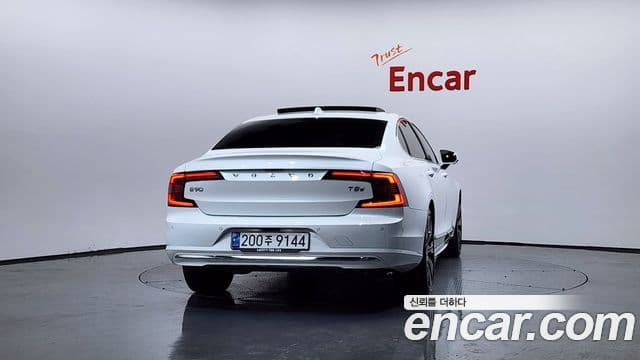 Volvo S90 T8 AWD Ultra Bright, 2025 4