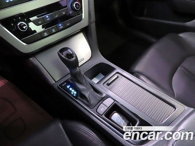 Hyundai LF Sonata LPI Modern(для людей с инвалидностью), 2015 9