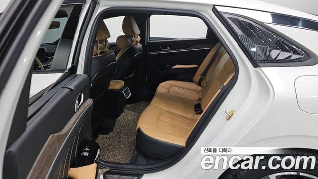 Kia K5 3세대 Signature, 2021 11