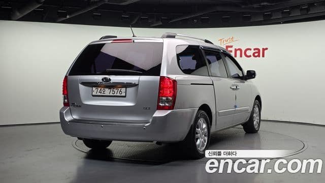 Kia Carnival R Grand Carnival GLX, 2011 2