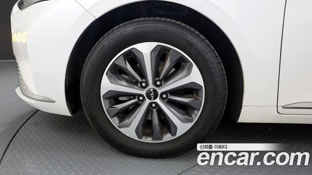 Kia K8 гибрид Noblesse Light, 2024 все фото