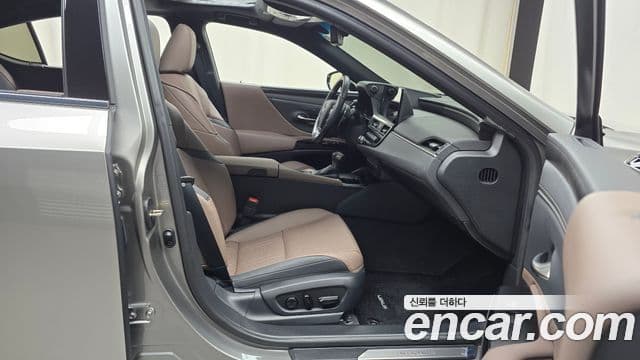 Lexus ES300h 7세대 Luxury Plus, 2025 10