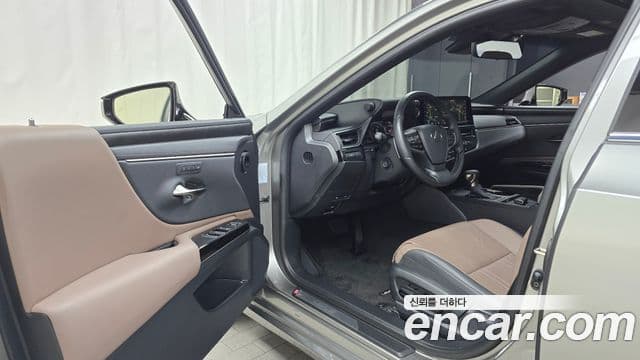 Lexus ES300h 7세대 Luxury Plus, 2025 11