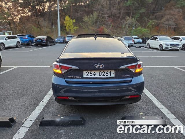 Hyundai LF Sonata гибрид Premium, 2016 3