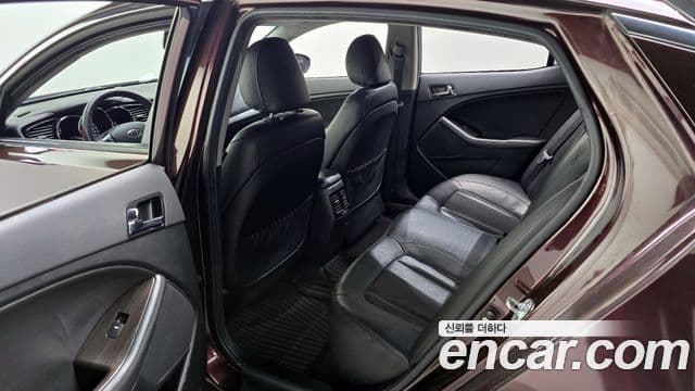 Kia K5 2.0 Deluxe, 2011 11