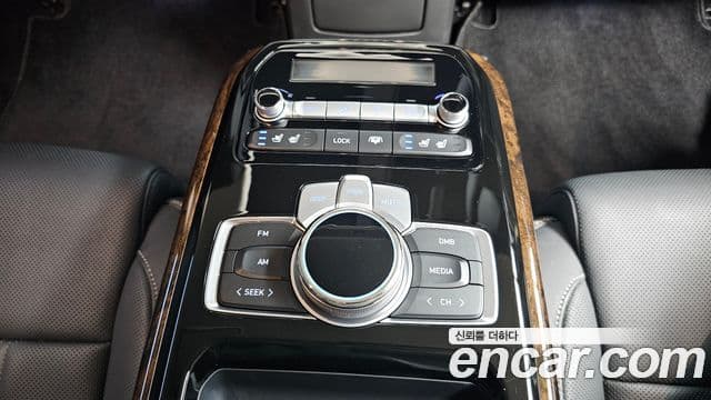 Genesis G90 Premium Luxury, 2021 18