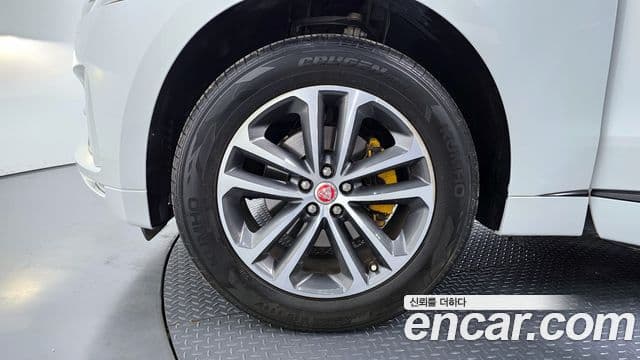 Jaguar F-PACE 20d R-Sport, 2018 все фото