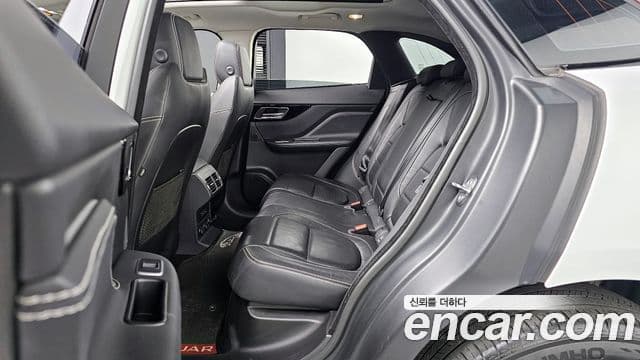 Jaguar F-PACE 20d R-Sport, 2018 12